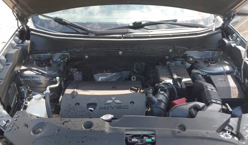 
								MITSUBISHI OUTLANDER full									