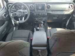 
										JEEP WRANGLER SAHARA full									