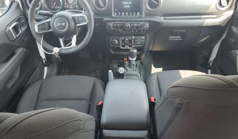
								JEEP WRANGLER SAHARA full									