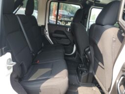 
										JEEP WRANGLER SAHARA full									