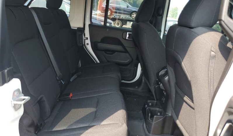 
								JEEP WRANGLER SAHARA full									