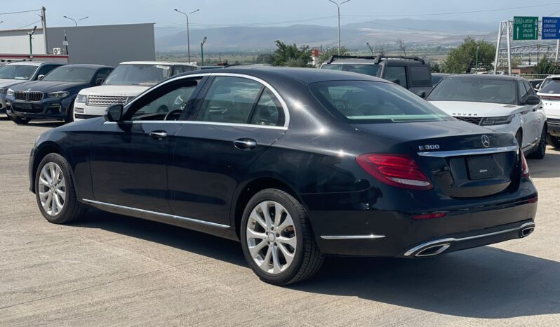 
								MERCEDES-BENZ E300 full									