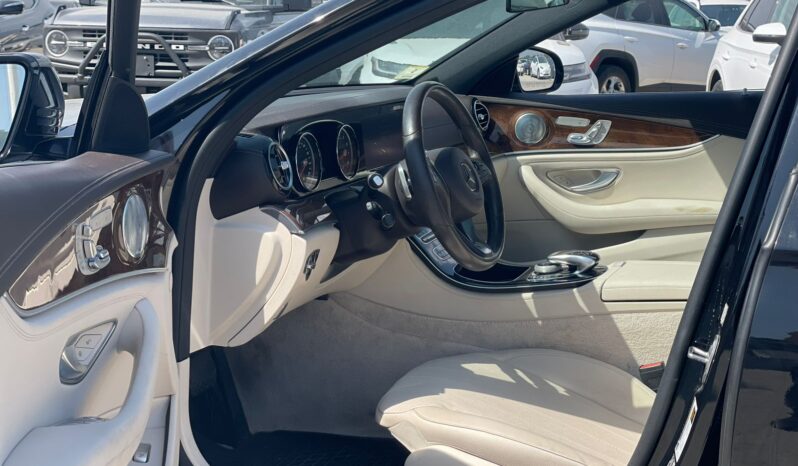 
								MERCEDES-BENZ E300 full									