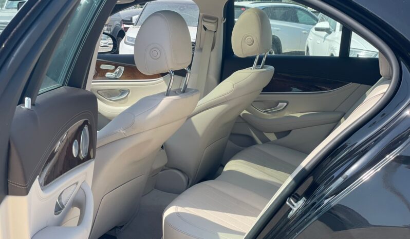 
								MERCEDES-BENZ E300 full									