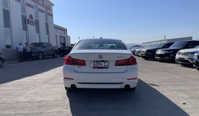 
								BMW 530e full									