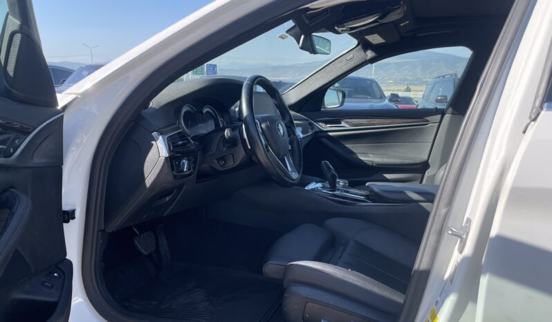 
								BMW 530e full									