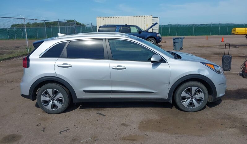 
								KIA Niro full									