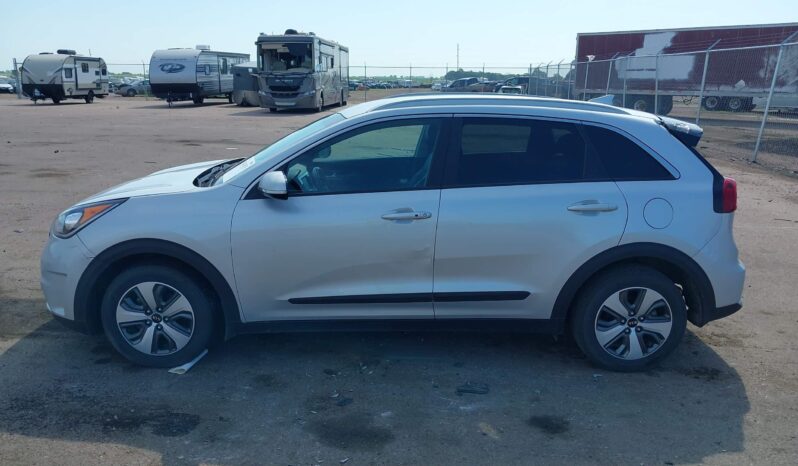 
								KIA Niro full									