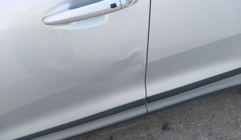 
								KIA Niro full									
