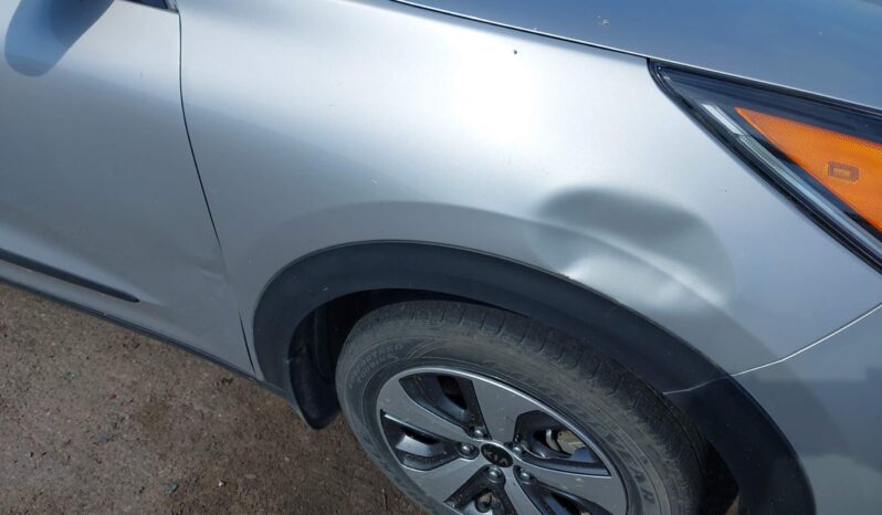
								KIA Niro full									