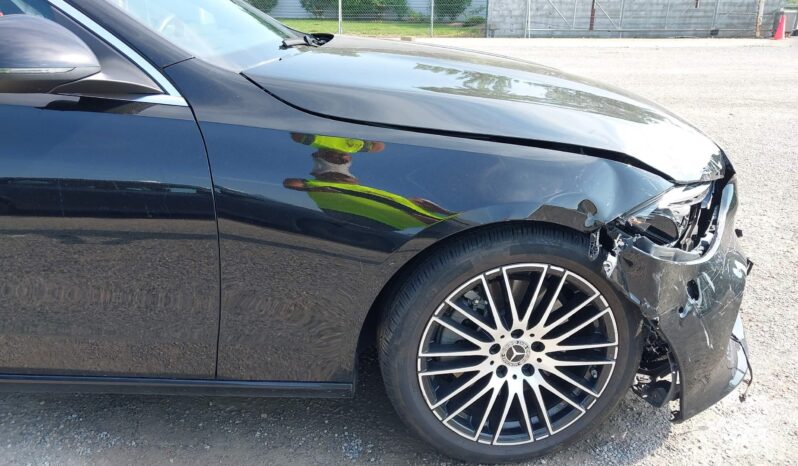 
								Mercedes-Benz C 300 full									