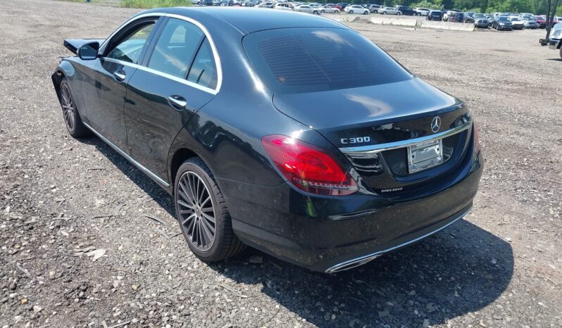 
								Mercedes-Benz C-Class full									