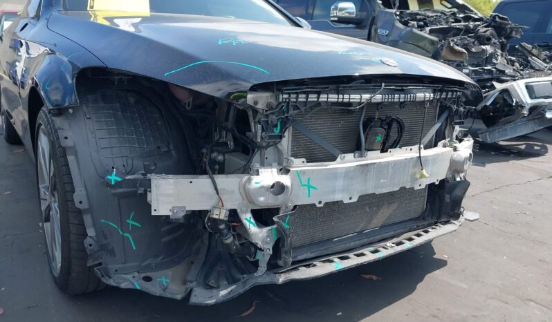 
								Mercedes-Benz C 300 full									