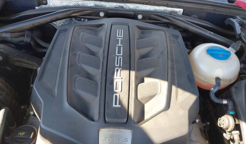 
								Porsche Macan full									