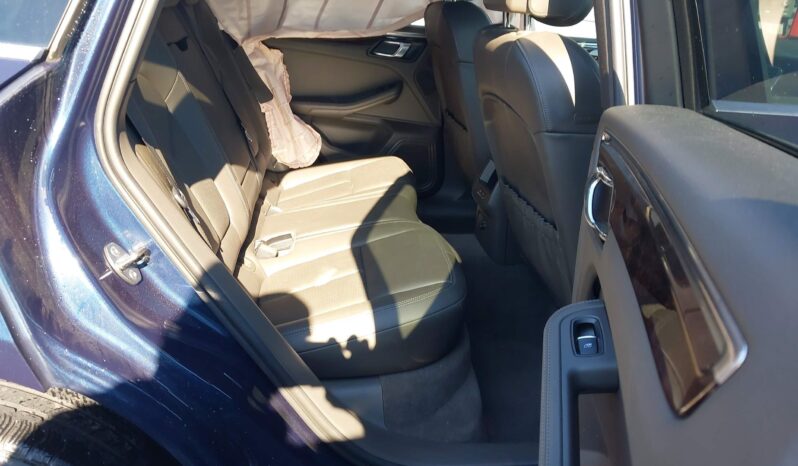 
								Porsche Macan full									