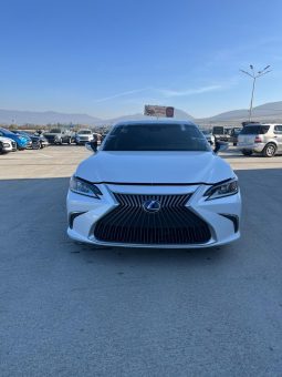 
										Lexus ES 300H full									