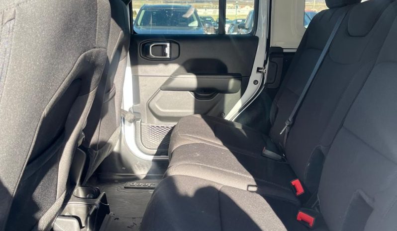 
								JEEP WRANGLER SAHARA full									