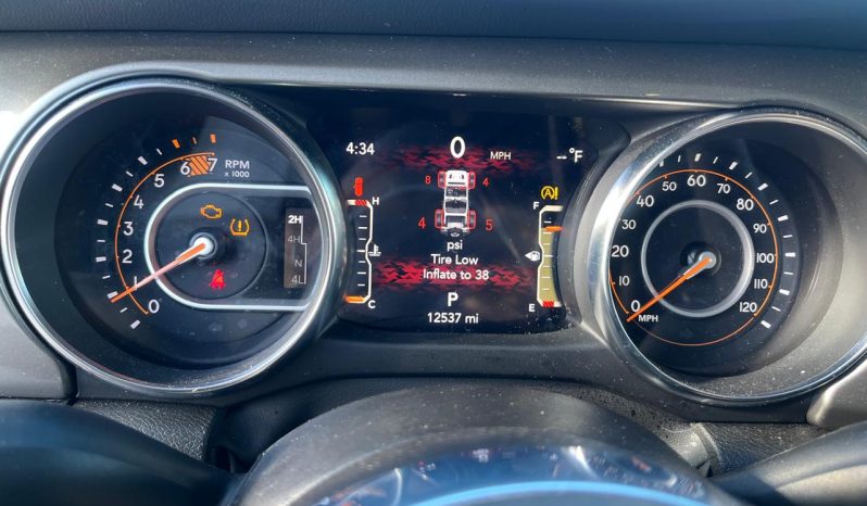 
								JEEP WRANGLER SAHARA full									