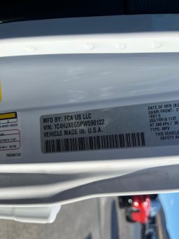 
										JEEP WRANGLER SAHARA full									