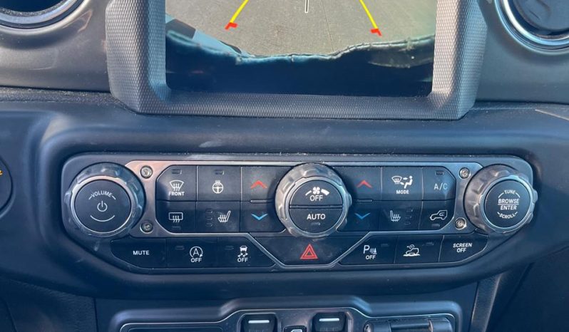 
								JEEP WRANGLER SAHARA full									