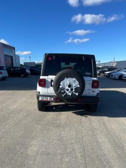 
										JEEP WRANGLER SAHARA full									