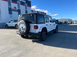 
										JEEP WRANGLER SAHARA full									