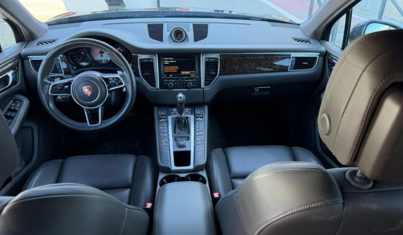
								Porsche Macan full									