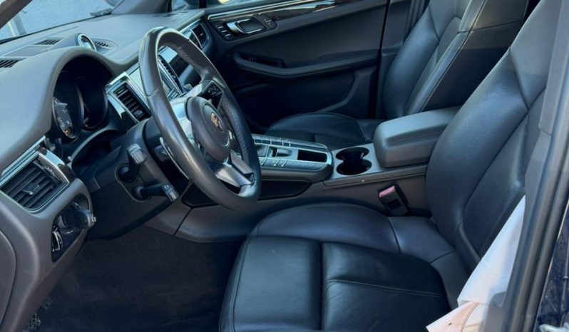 
								Porsche Macan full									
