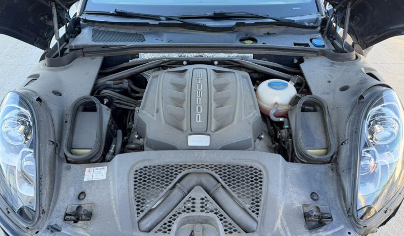 
								Porsche Macan full									