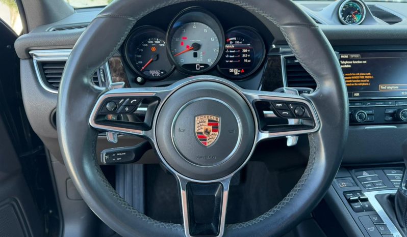
								Porsche Macan full									