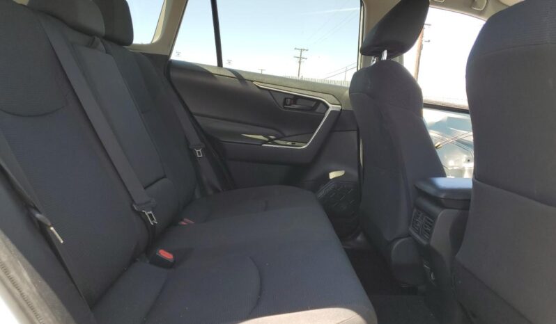 
								Toyota RAV4 full									