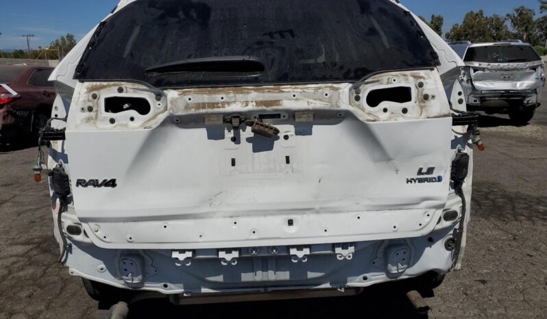 
								Toyota RAV4 full									
