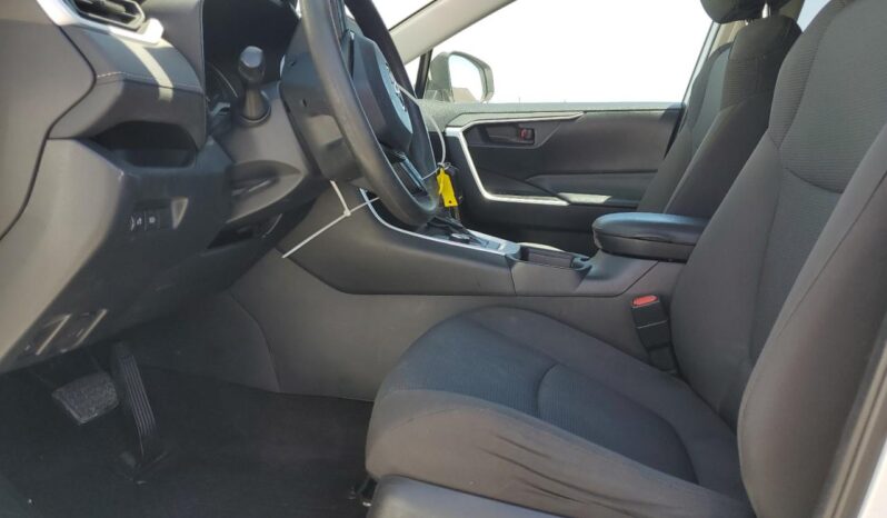 
								Toyota RAV4 full									