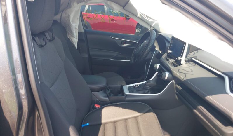 
								Toyota RAV4 full									