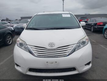 TOYOTA SIENNA