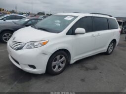 
										TOYOTA SIENNA full									