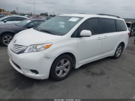 TOYOTA SIENNA