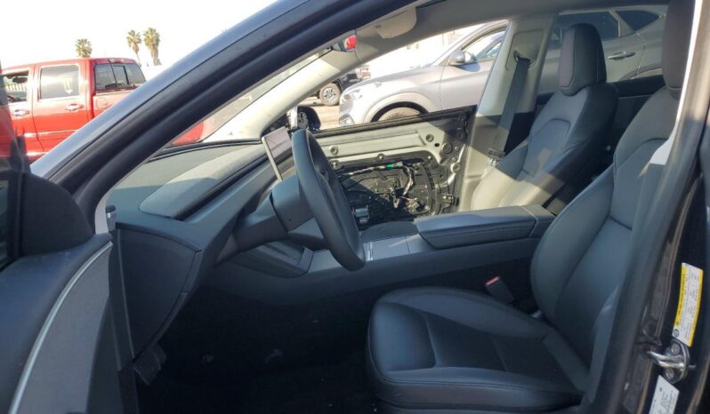 
								Tesla MODEL 3 full									