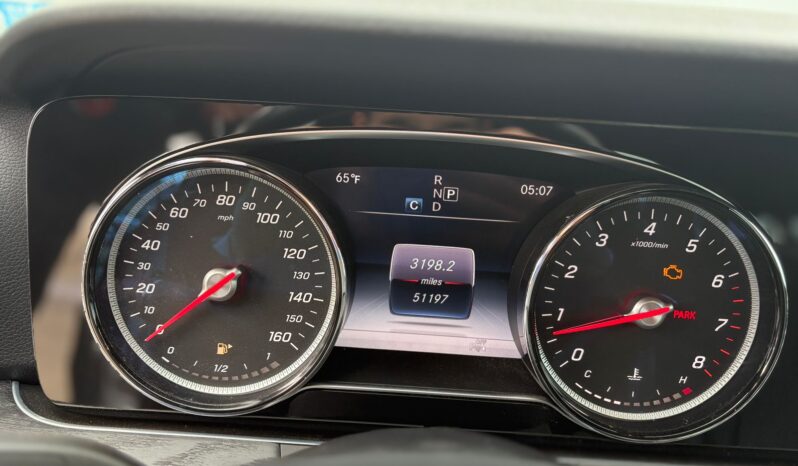 
								Mercedes-Benz E 300 full									