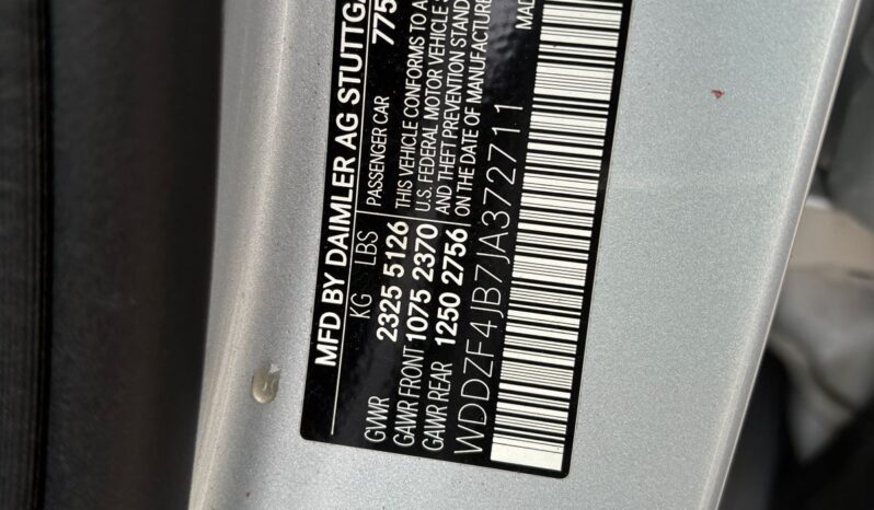 
								Mercedes-Benz E 300 full									