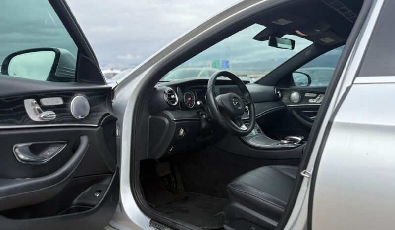 
								Mercedes-Benz E 300 full									