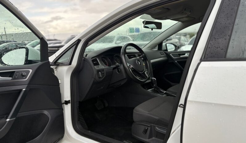 
								Volkswagen Golf full									