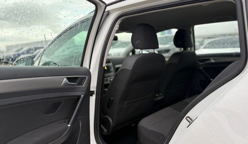 
								Volkswagen Golf full									