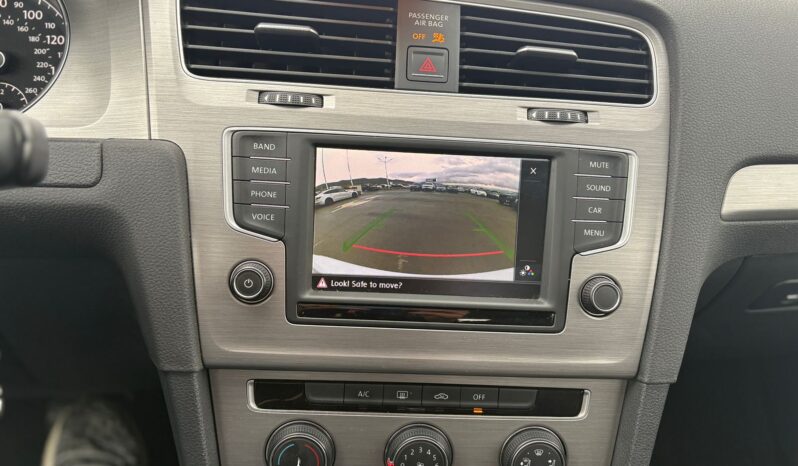
								Volkswagen Golf full									