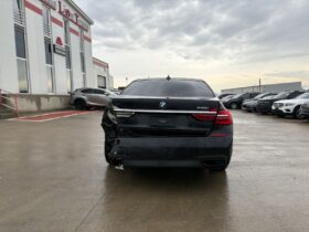 BMW 740i