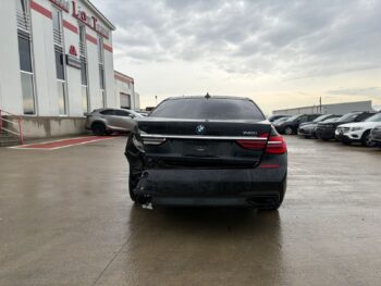 BMW 740i