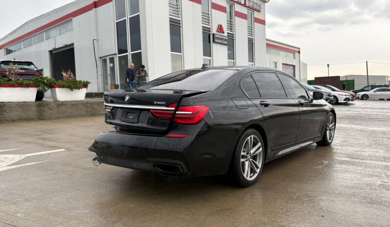 
								BMW 740i full									