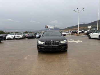 BMW 740i