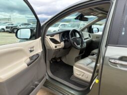 
										TOYOTA SIENNA XLE full									