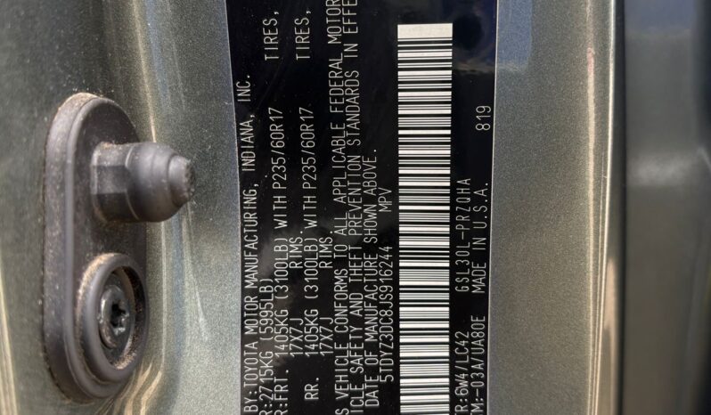 
								TOYOTA SIENNA XLE full									